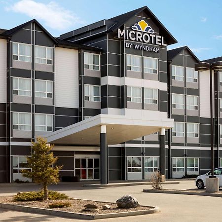 Microtel Inn & Suites By Wyndham Lloydminster Exteriör bild