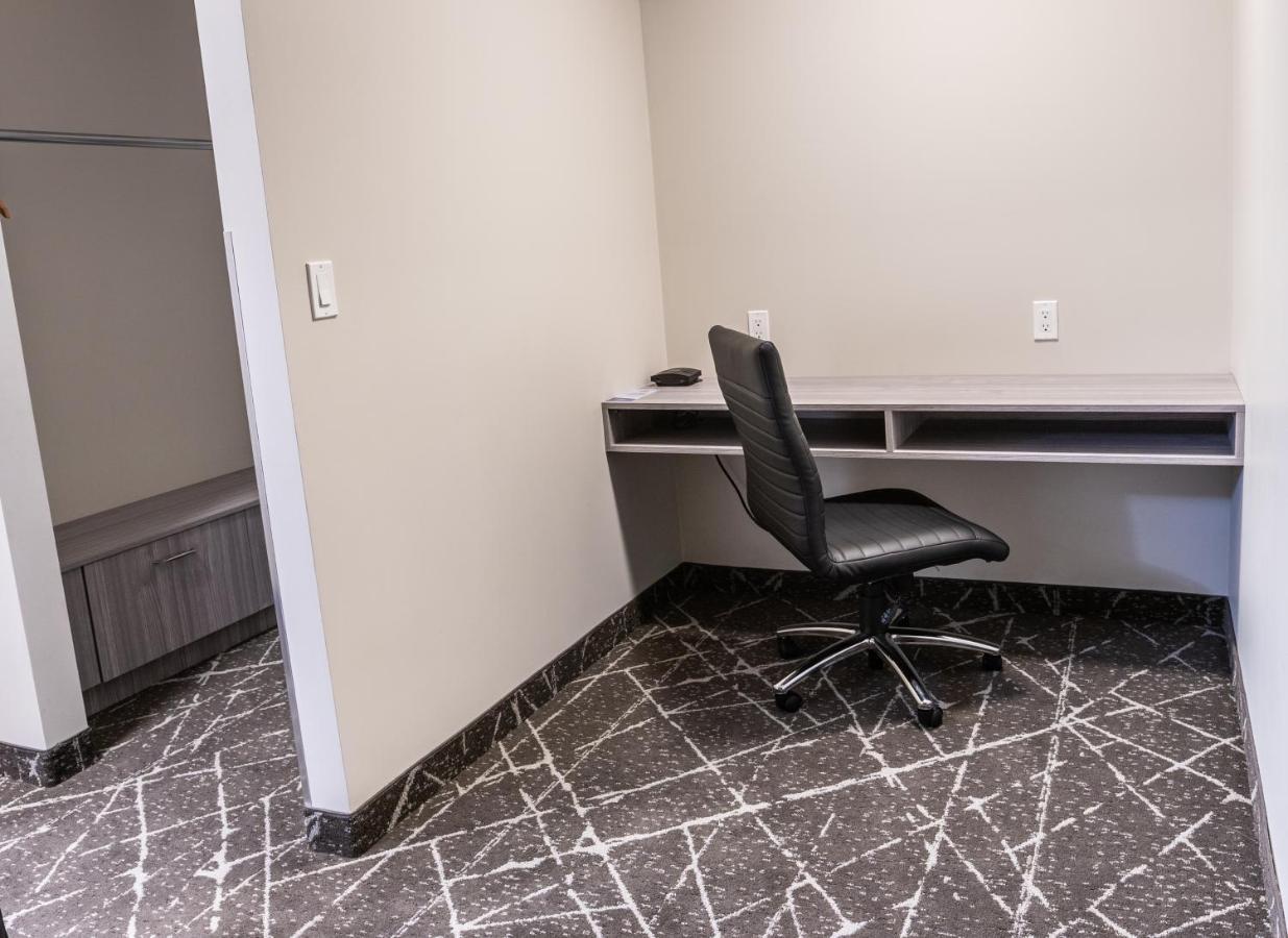 Microtel Inn & Suites By Wyndham Lloydminster Exteriör bild