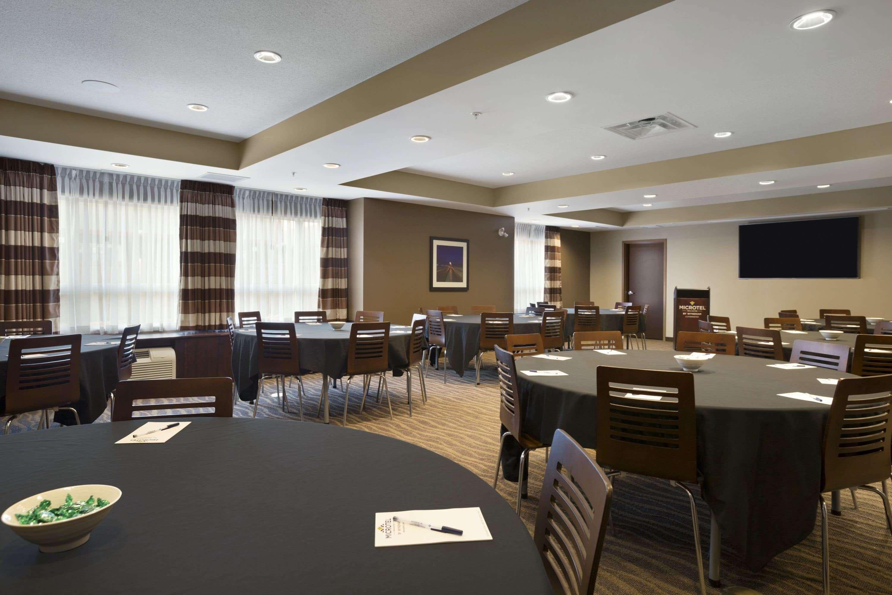 Microtel Inn & Suites By Wyndham Lloydminster Exteriör bild
