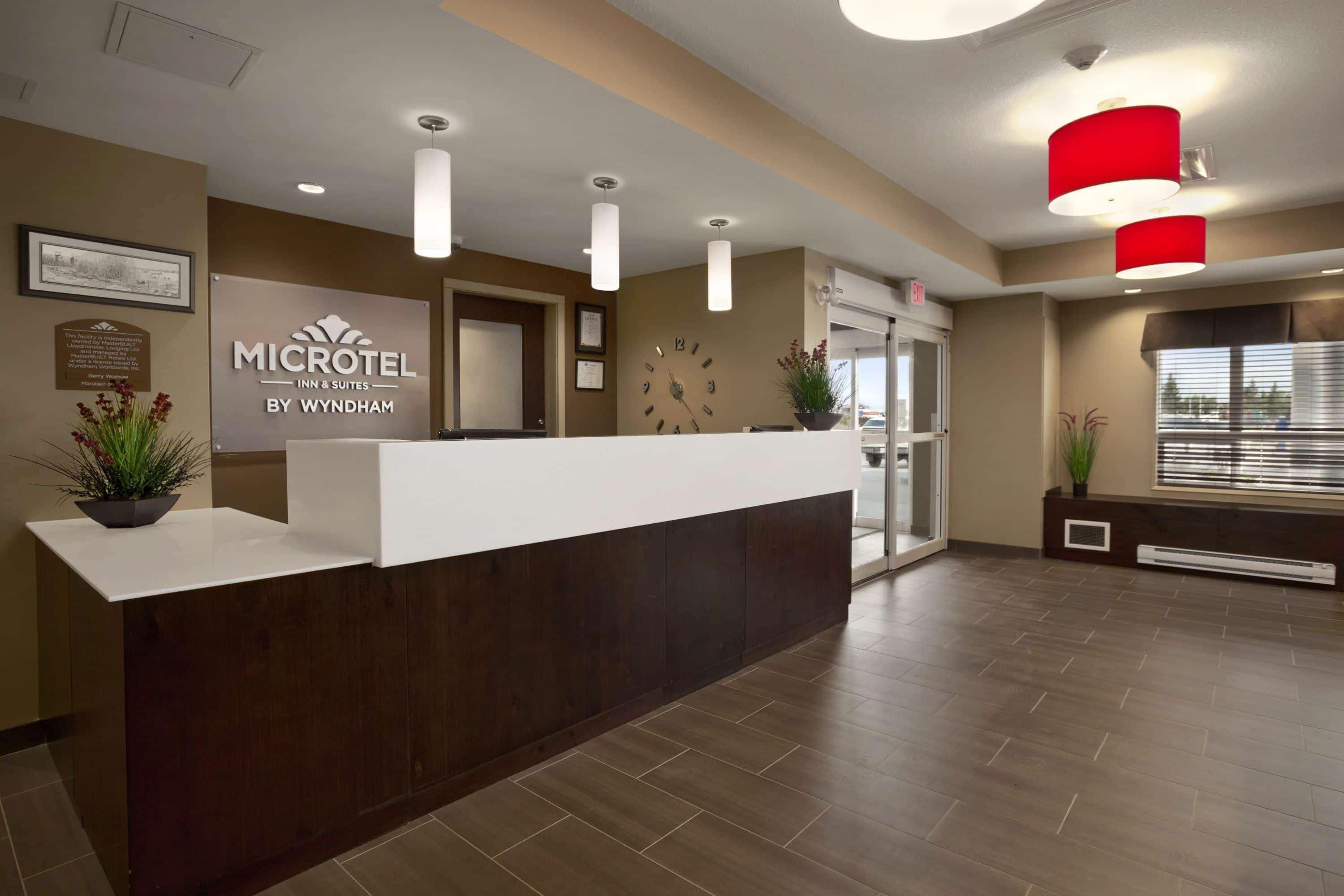 Microtel Inn & Suites By Wyndham Lloydminster Exteriör bild