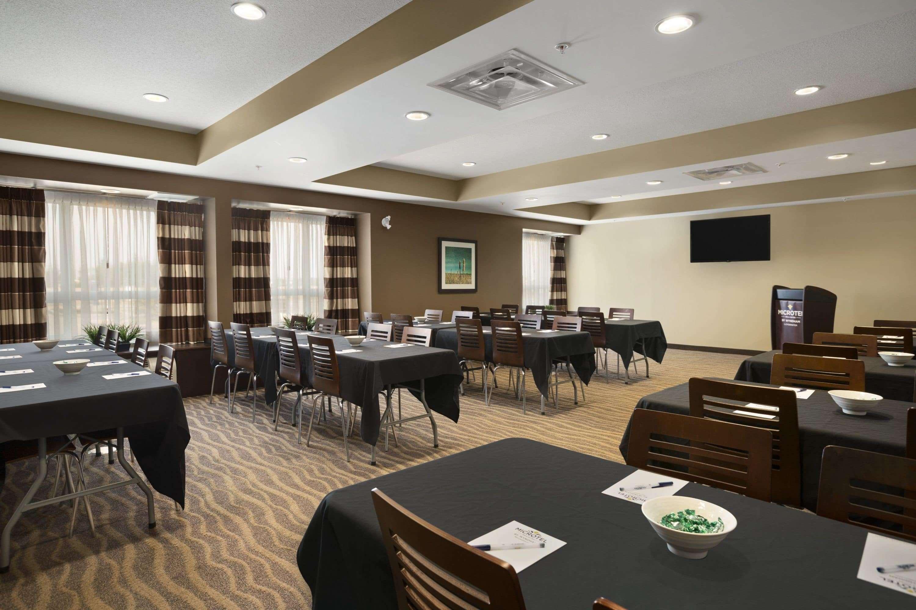 Microtel Inn & Suites By Wyndham Lloydminster Exteriör bild